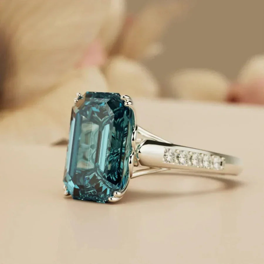 VIntage Ring mit blauem Kristall