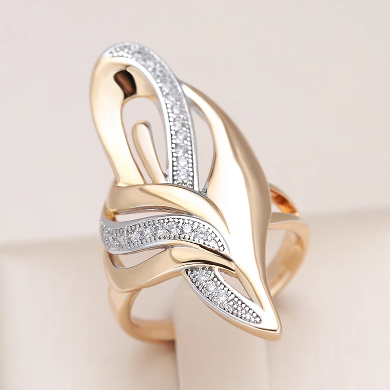 Eleganter Ring aus Gold mit Spitzen