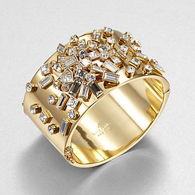 Goldener Ring mit eingelegtem Zirkonia