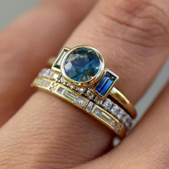 Eleganter Vintage-Ring aus blauen Zirkonia