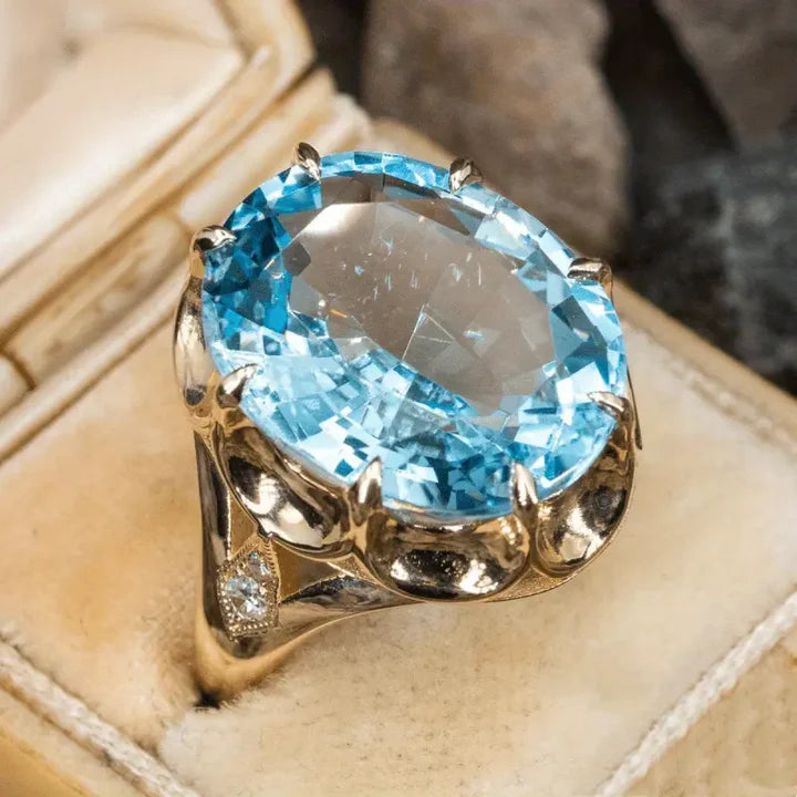 Leuchtend himmelblauer Kristall-Goldring